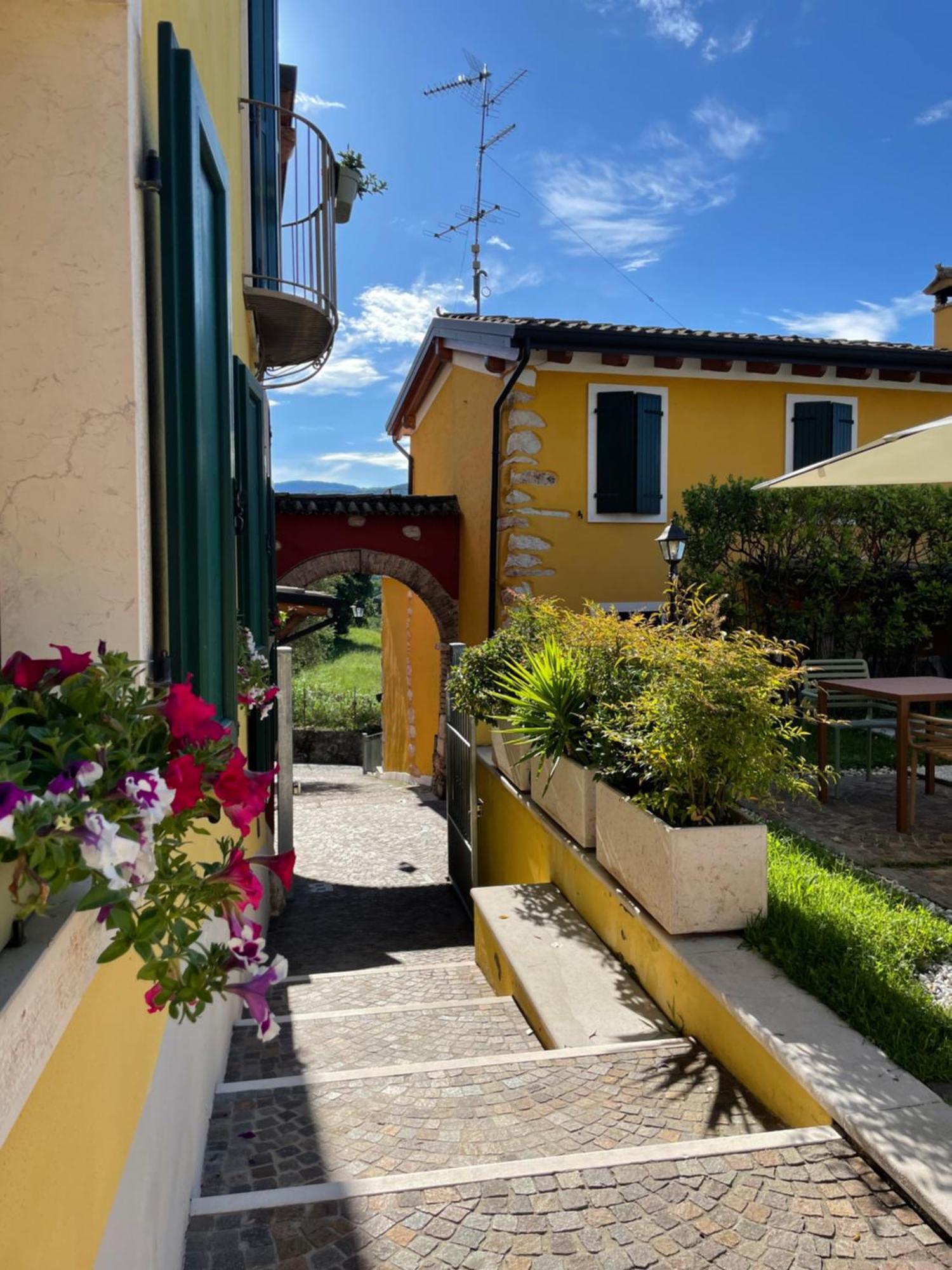 Relais Fontana Rosa B&B Wellness Caprino Veronese Exterior foto